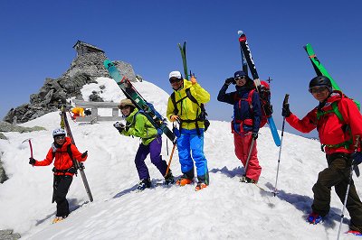 雄山山頂にて。立山 富士ノ折立 南東ルンゼ スキー滑降 山スキー
