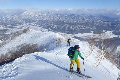 遠見尾根からの展望は素晴らしい 滑降 山スキー バックカントリー