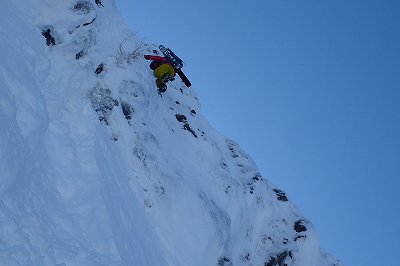 焼岳上堀沢の崖をクライムダウン 焼岳 上堀沢 滑降 山スキー バックカントリー