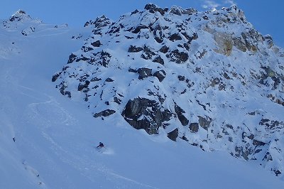 焼岳上堀沢へドロップ 焼岳 上堀沢 滑降 山スキー バックカントリー