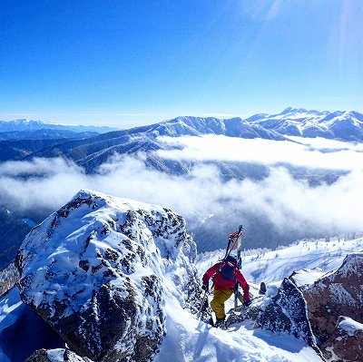 岩の露出が増えていく焼岳北峰南尾根 焼岳 上堀沢 滑降 山スキー バックカントリー