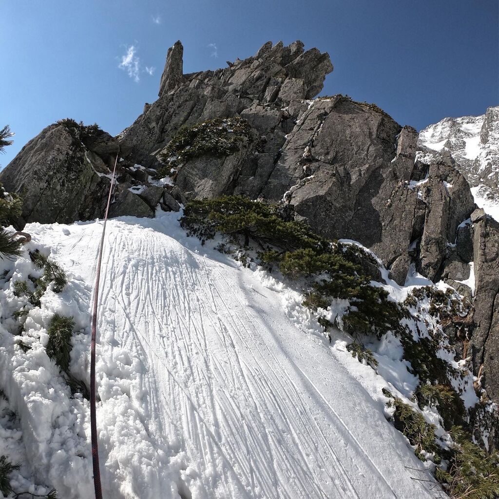 穂高岳 バックカントリー、山スキー、残雪期アルパインクライミング EVNV7918