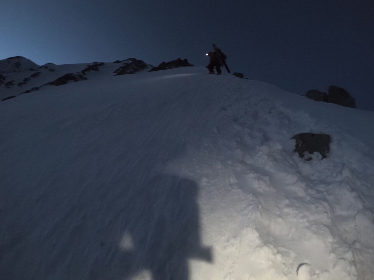 穂高岳 バックカントリー、山スキー、残雪期アルパインクライミング JEKT7639