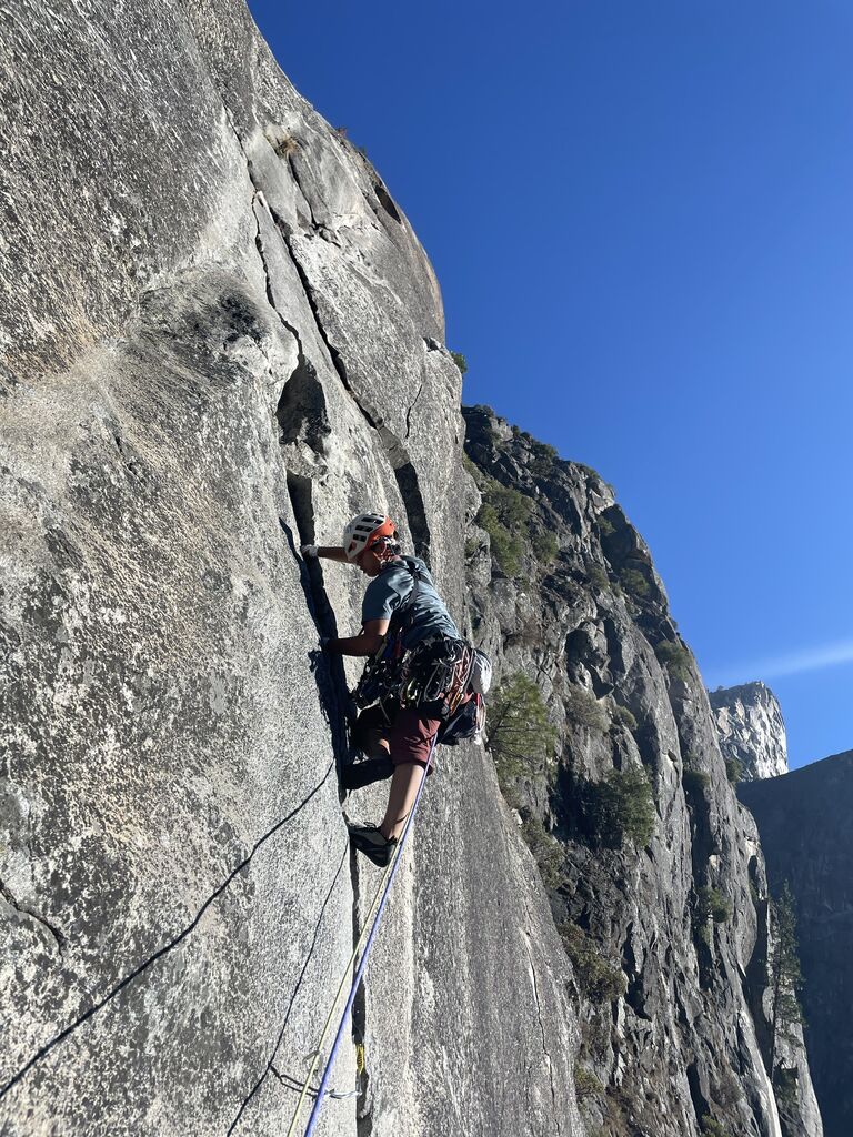 Yosemite Ranger Rock Nutcracker 5.8 マルチピッチクライミング IMG_0771