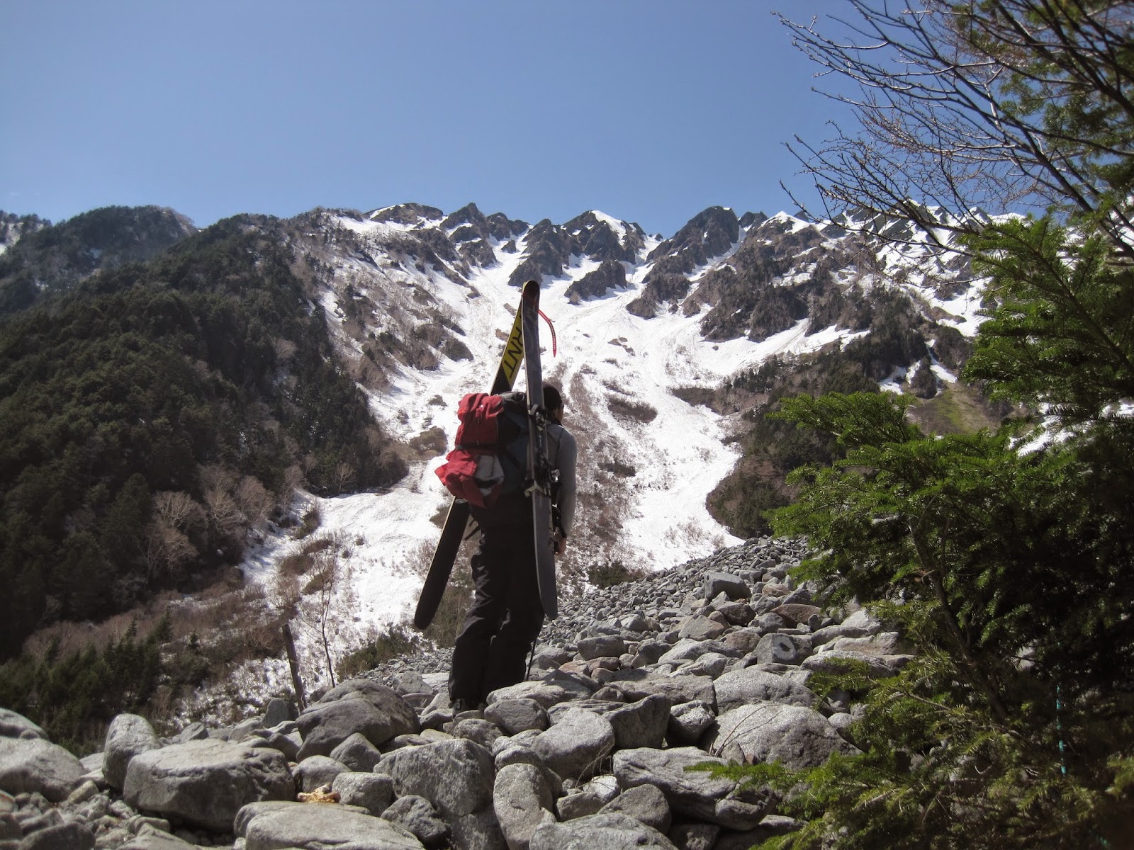 前穂高岳 吊尾根 北面ルンゼ スキー滑降 15年5月2日 4日 神戸山岳会