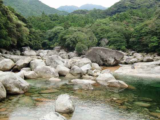 横川渓谷から永田岳を仰ぐ 屋久島 宮之浦岳 永田岳 縦走