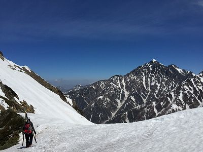 稜線からは剱がよく見える。奥大日岳 東面 カガミ谷スキー滑降