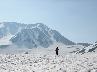 22日、雄山に向けて。 山スキー 立山 剱沢、雷鳥沢、雄山山崎カール