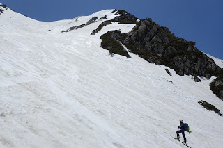 山崎カールを登行。 山スキー 立山 剱沢、雷鳥沢、雄山山崎カール