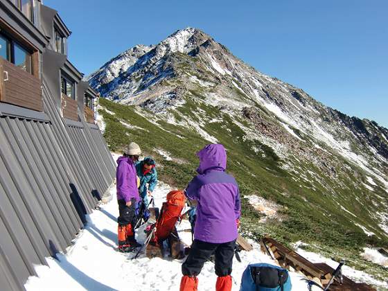 白峰三山 登山 陽だまりで休息